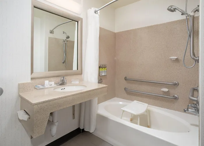 & - West Phoenix Area By Ihg Hotel 3*