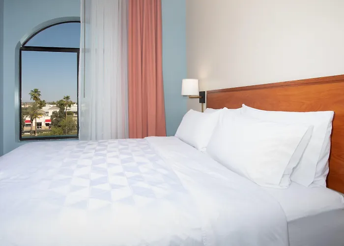& - West Phoenix Area By Ihg Hotel 3*